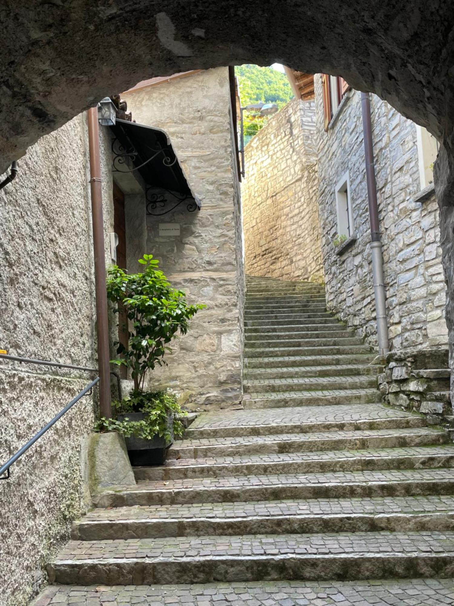 Il Borghetto Di Torno Apartment Luaran gambar